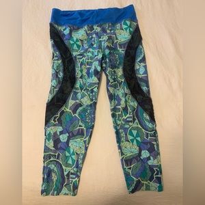 Boutique cropped yoga leggings. Size M